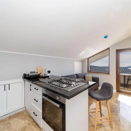 Gorgeous Flat With Sea View Jacuzzi In Antalya Kaş